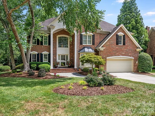213 Summermore Dr, Charlotte, NC 28270