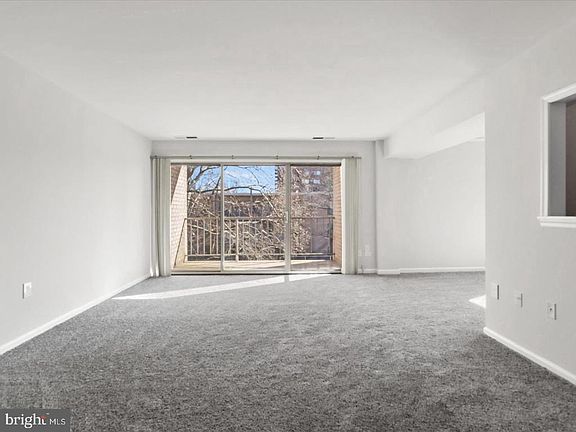 4th image of 19 Canterbury Sq #211