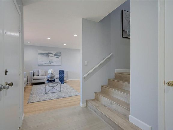 4th image of 1726 Commodore Dr