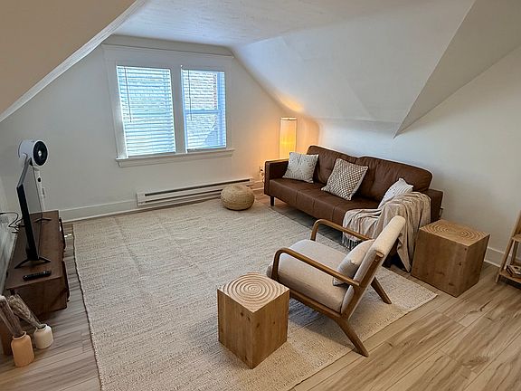2nd image of 2185 Edgewood Rd #3