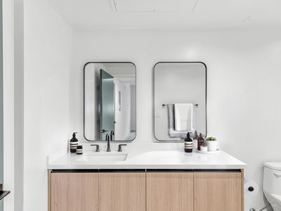 5832 Virginia Ave #302, Los Angeles, CA, 90038