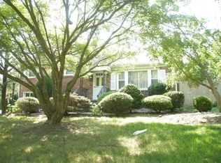 27 Royal Ave, Livingston, NJ 07039