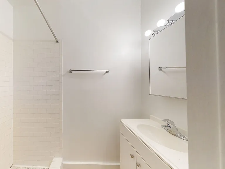 1101 E. Hyde Park Boulevard — Photo 44