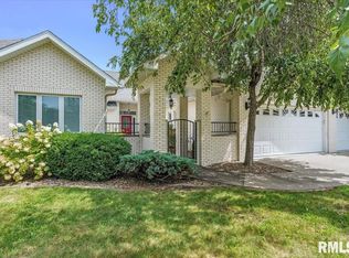 26 Wadsworth Dr, Jacksonville, IL 62650