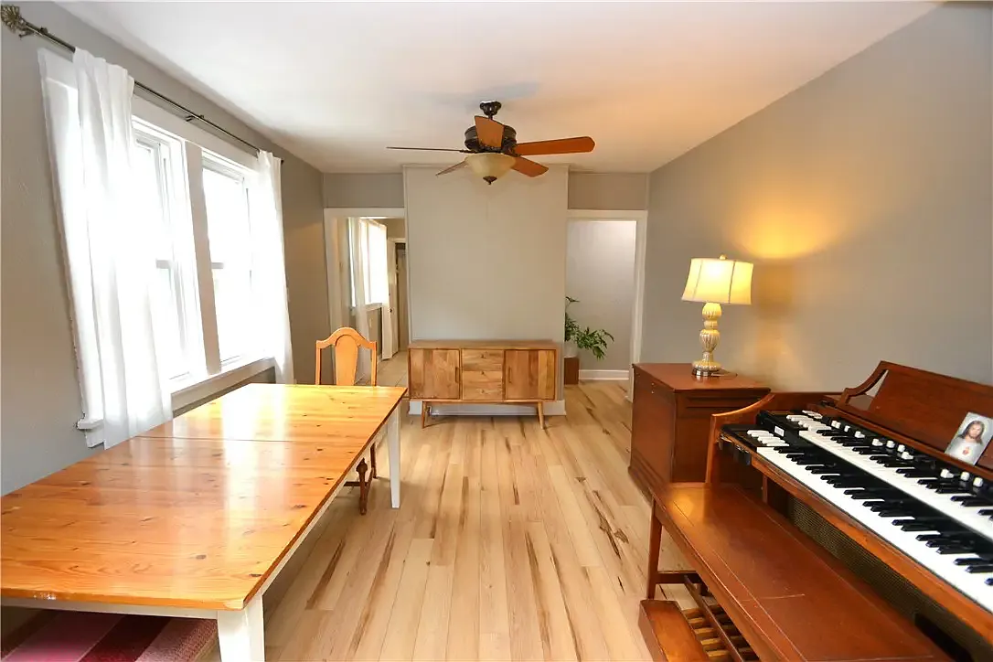 2 bed, 900 sqft, $1,400 — Photo 3