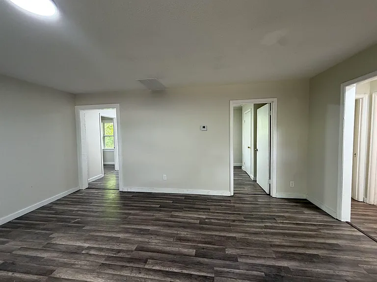 8 E Brooks Rd — Photo 16