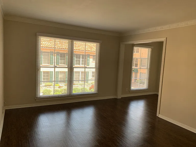 Lindbrook Manor Apartments — Photo 78