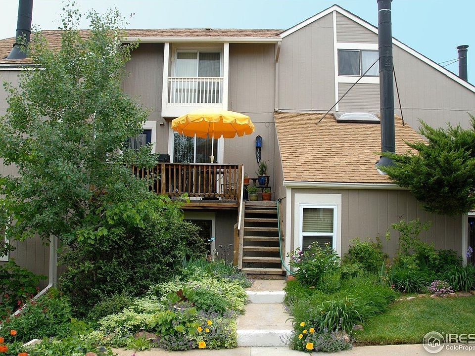 Upper Unit with Deck - overlooks gardens