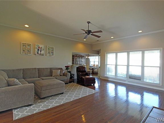 4th image of 2110 Evergreen Ln