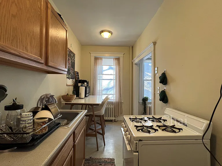 64 Woodstock Ave #14 — Photo 8