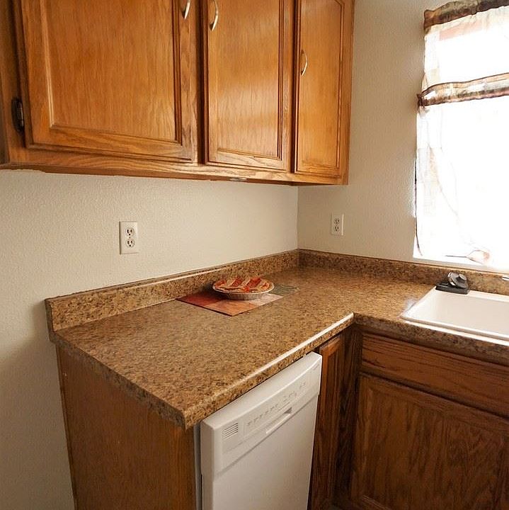 1st image of 1034 E 6th St APT 301
