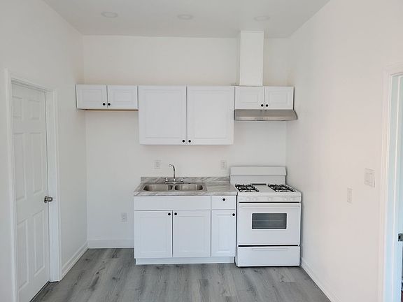 4th image of 713 3/4 W 57th St