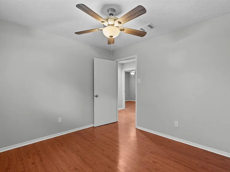 15834 Constitution Ln — Photo 26