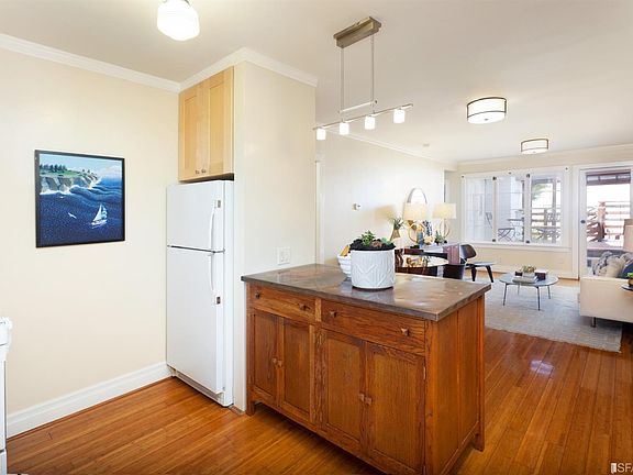 5th image of 222 Winfield St #1/2