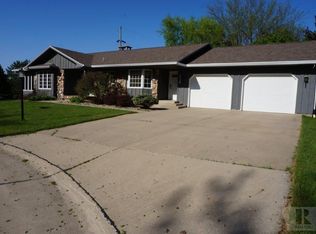 216 Kentucky Ave SW, Orange City, IA 51041
