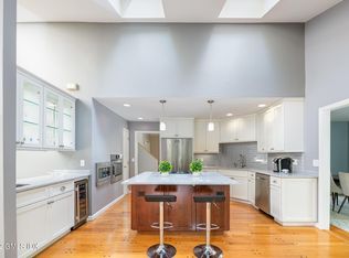 8 Verona Dr, Riverside, CT 06878