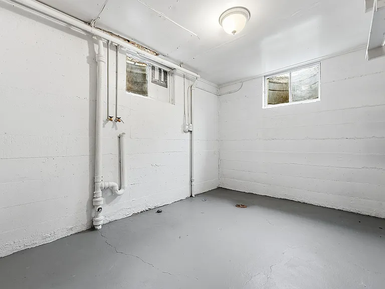 1717 Clinton St — Photo 20
