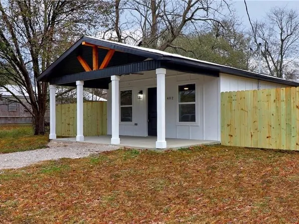 402 4th Ave NE, Gravette, AR 72736