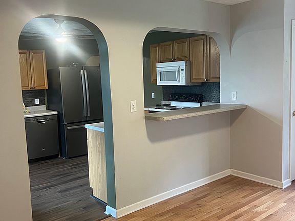 5th image of 1530 Branson Ave