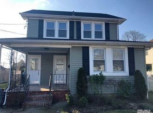 135 Roosevelt St, Oceanside, NY 11572