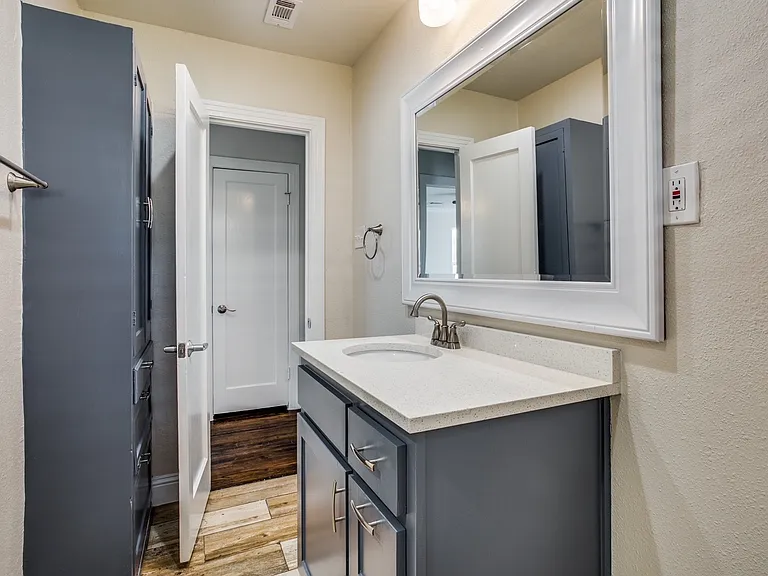 3147 Hedgerow Dr — Photo 2