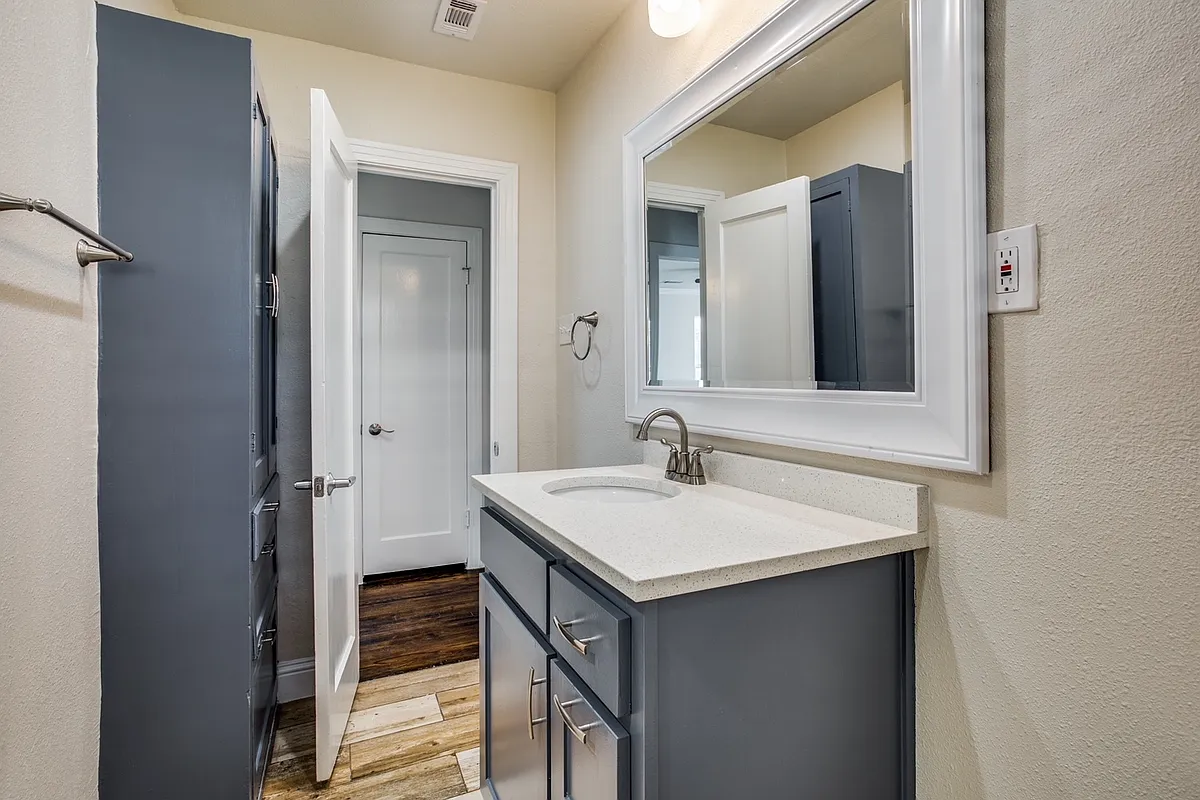 Building Photo - 3147 Hedgerow Dr