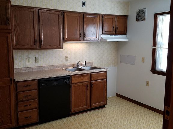 3rd image of 9031 W Crawford Ave #9033