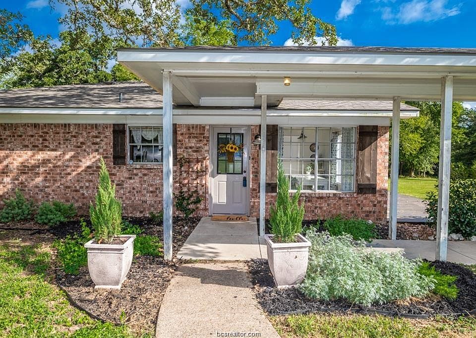 1st image of 4687 Cole Ln