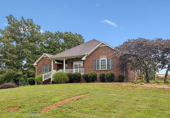 3rd image of 112 Kelly Ln