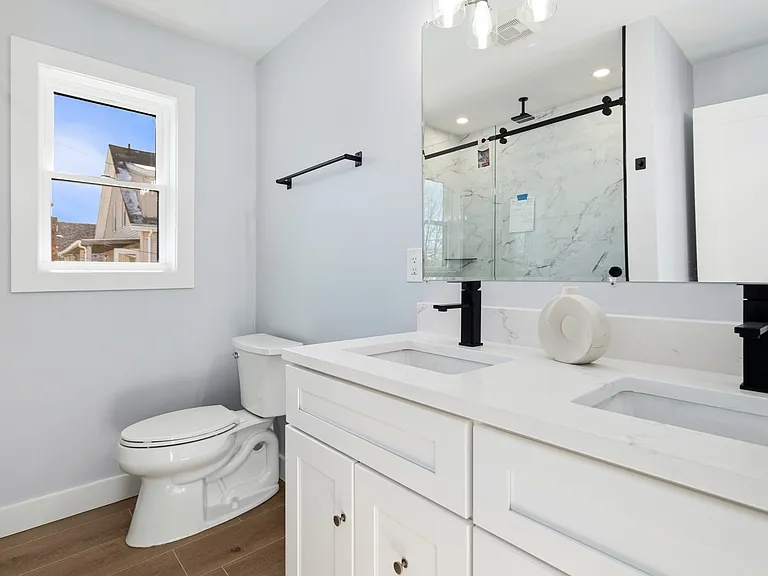 322-324 Pearl St #2 — Photo 5