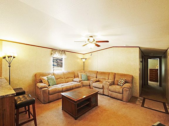 3rd image of 11 Betlo Park Ln