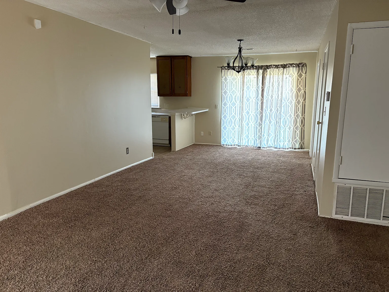 3 bed, 1.5 bath, 1158 sqft, $1,230 — Photo 3