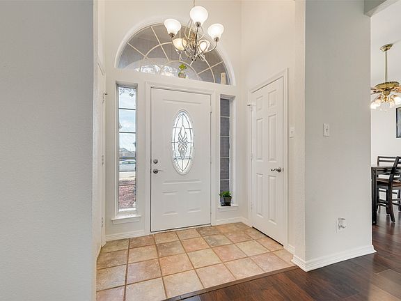 4th image of 106 Villanova Cir