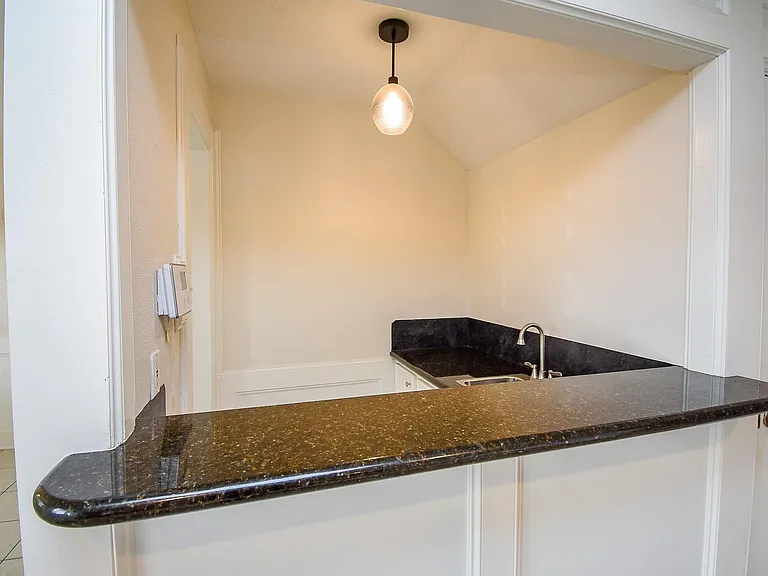 910 Shillington Dr — Photo 30