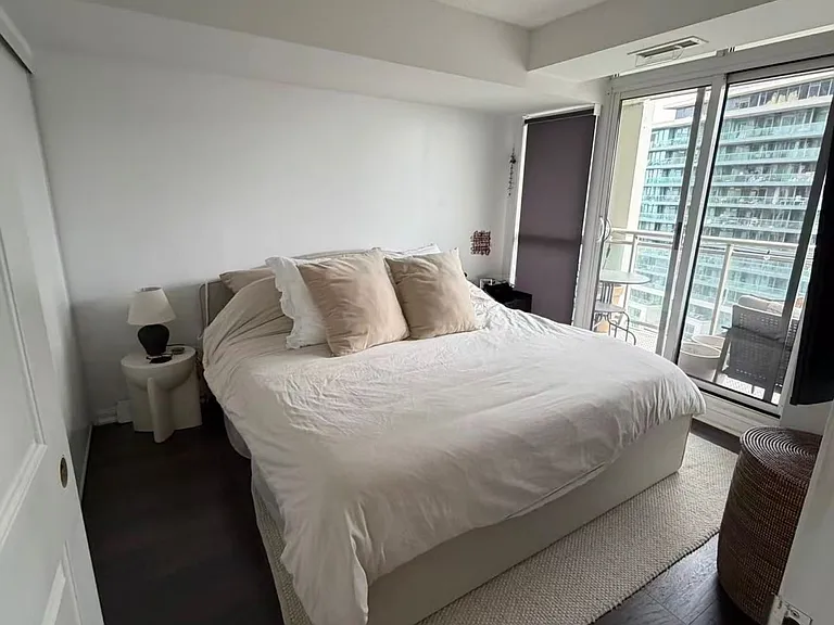 35 Bastion St #1716 — Photo 6