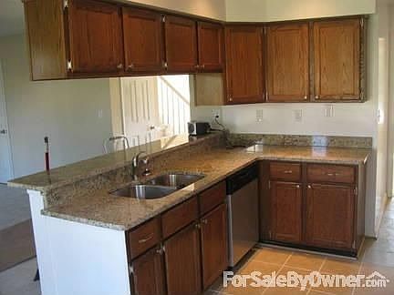 2nd image of 1733 Glenmont Ln