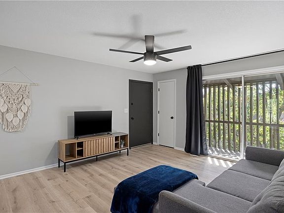 5th image of 407 W 104th St APT A