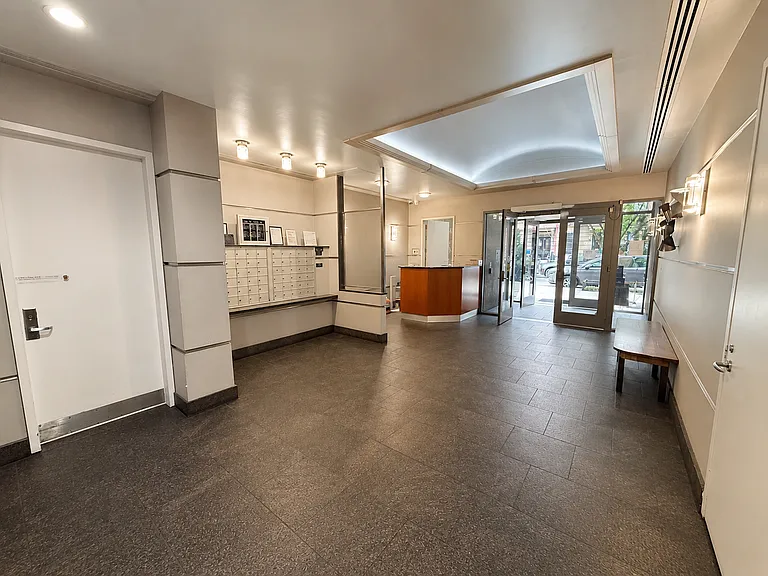401 W 22nd St #5D — Photo 16