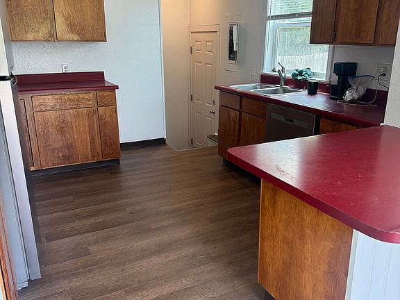 2nd image of 1411 Gunnison Ct