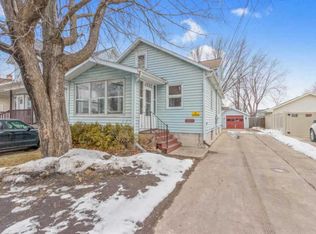 1227 Stuart St, Green Bay, WI 54301