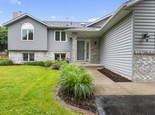 984 Kettle Creek Rd, Eagan, MN 55123