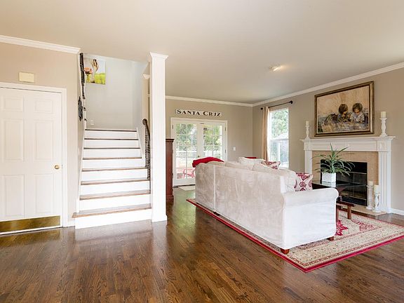 5th image of 130 Brook Knoll Dr
