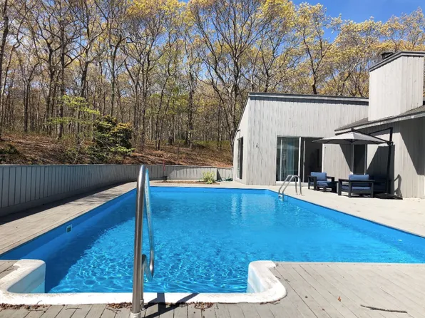 https://photos.zillowstatic.com/fp/f653e88d31c314729f795a1ccfa74ab9-p_e.webp