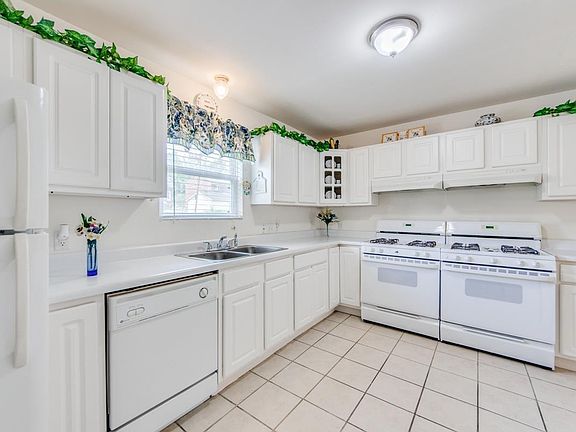 4th image of 2951 Andover Dr