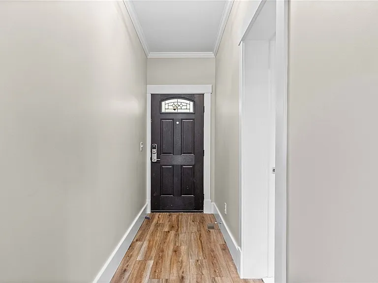 185 Columbia Ave — Photo 4