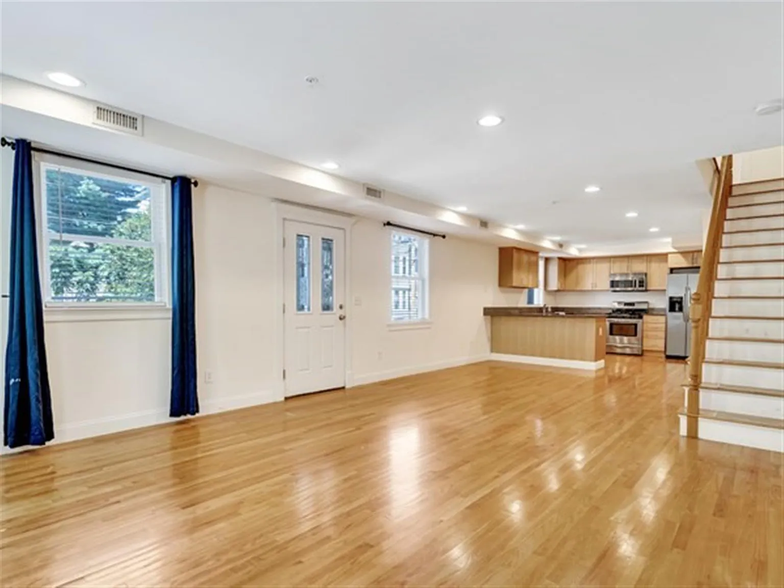 3 bed, 2.5 bath, 1700 sqft, $4,200 — Photo 1