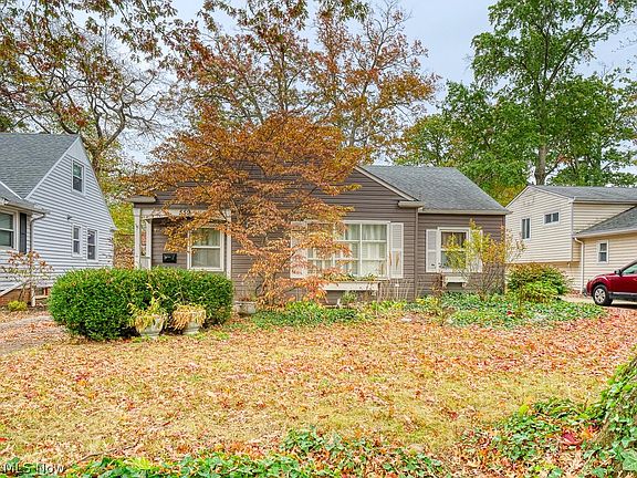 2nd image of 559 Kenilworth Rd