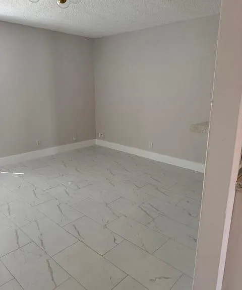 9448 Saddlebrook Dr — Photo 14