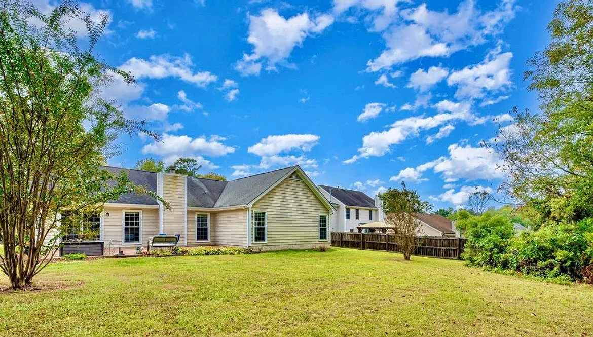 3 bed, 1917 sqft, $2,199 — Photo 2