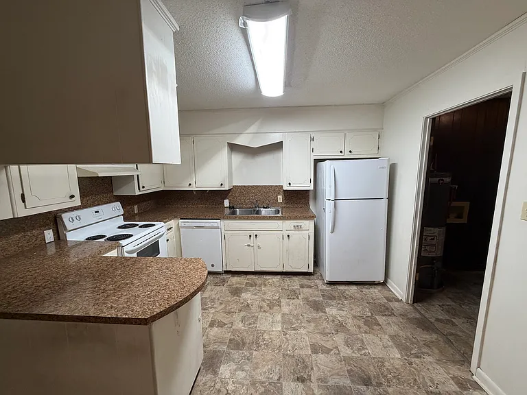 904 Randall Dr — Photo 6